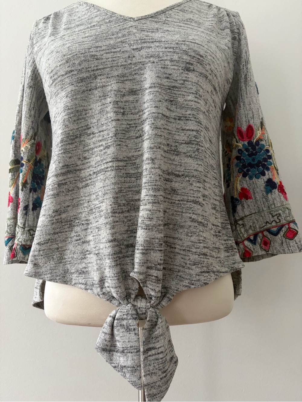 fig and flower Gray Knit V-Neck Tie-Front Top with Colorful Embroidered Sleeves - Picture 5 of 11